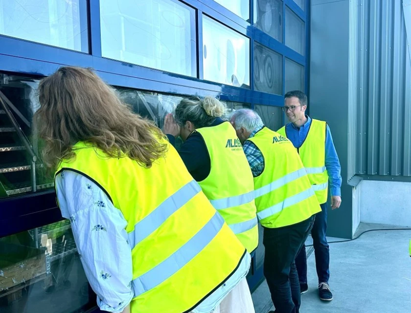 Default image description