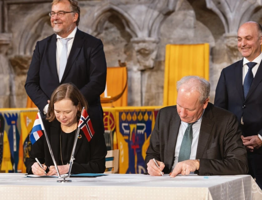 Default image description